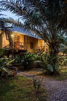 Anurak Community Lodge Phanom Esterno foto